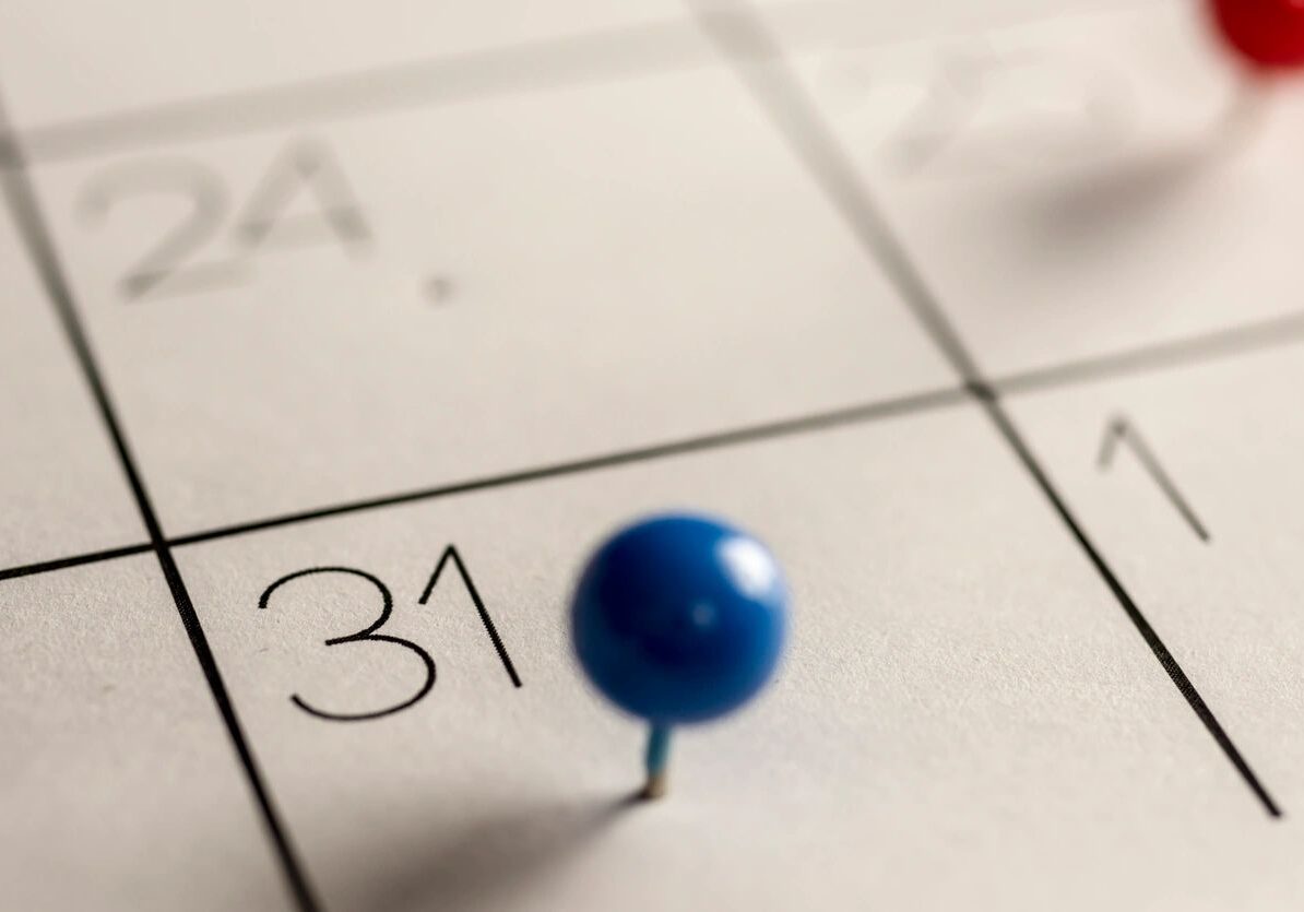 Calendar with blue pushpin on date 31